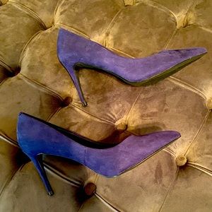 Steve Madden Navy Blue Suede Pump